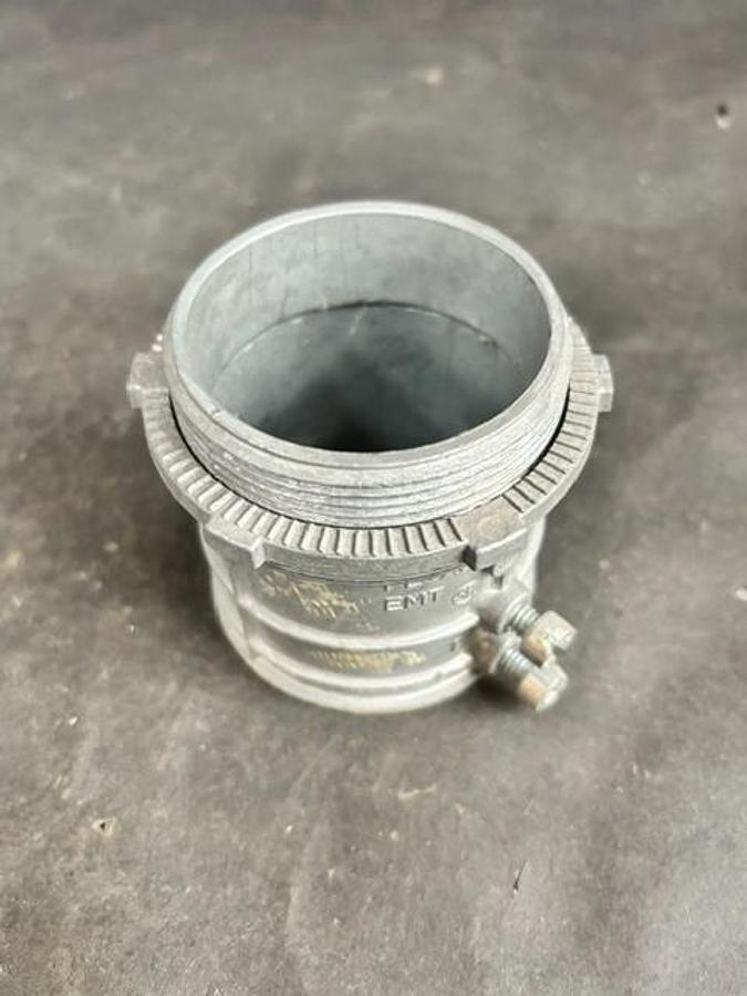 Used BRIDGEPORT 3-1/2" FE+AL EMT RIGID CONNECTOR