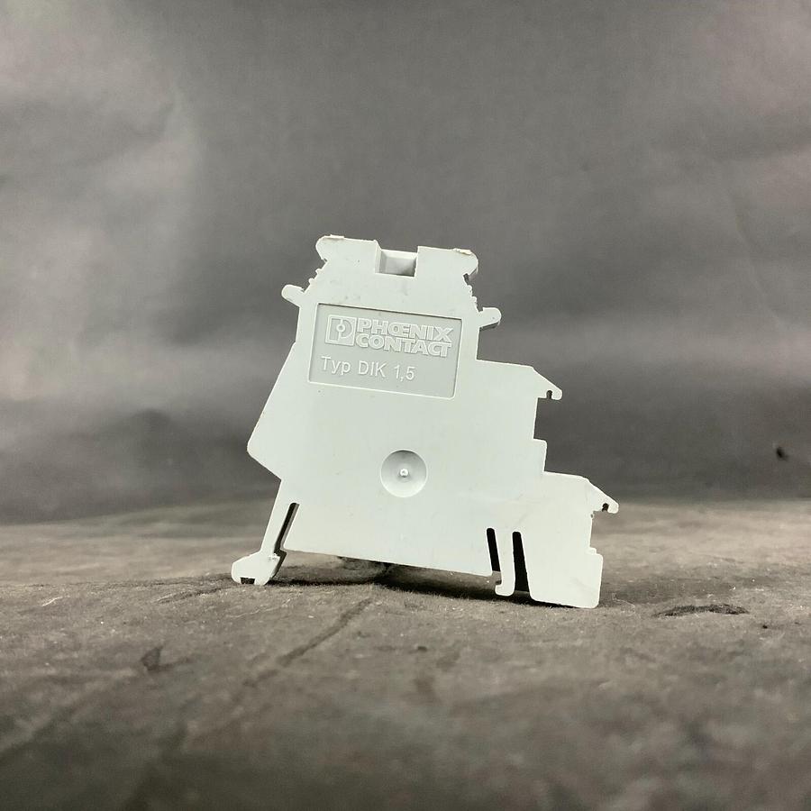Used PHOENIX CONTACT TYPE DIK 1,5 TERMINAL BLOCK ($6 OBO)