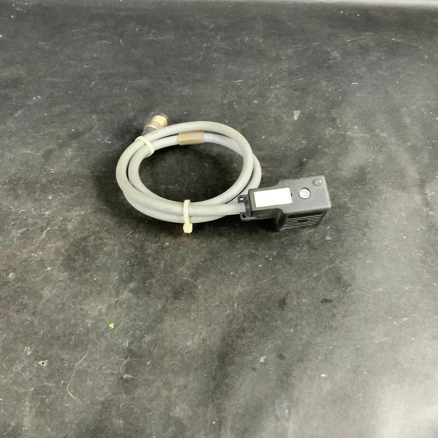 Used MURR ELEKTRONIK 7000-18021-2260500 MSUD VALVE PLUG ($20 OBO)