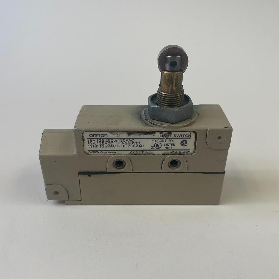 Used OMRON ZE-Q22-2S ENCLOSED LIMIT SWITCH INDUSTRIAL POSITION SENSOR OEM