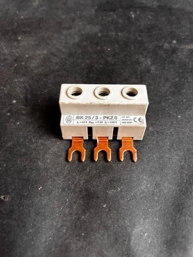 Used MOELLER BK25/3-PKZ0 TERMINAL BUSBAR ($4 OBO)