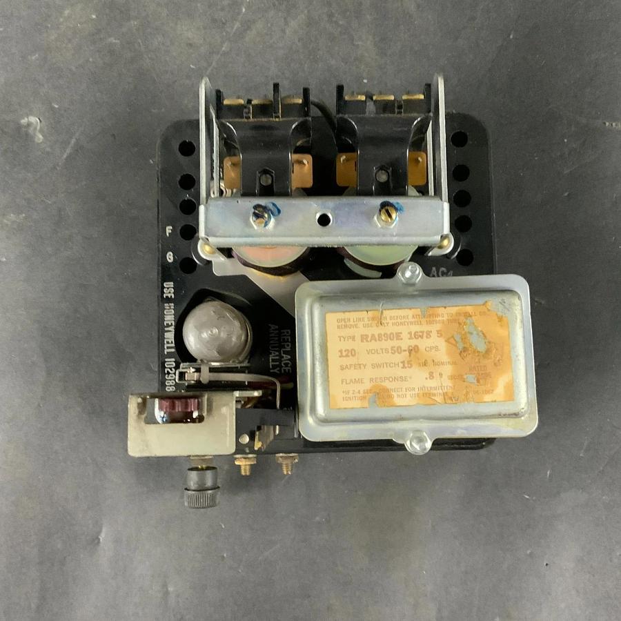 Used HONEYWELL RA890E FLAME CONTROL RELAY ($125 OBO)