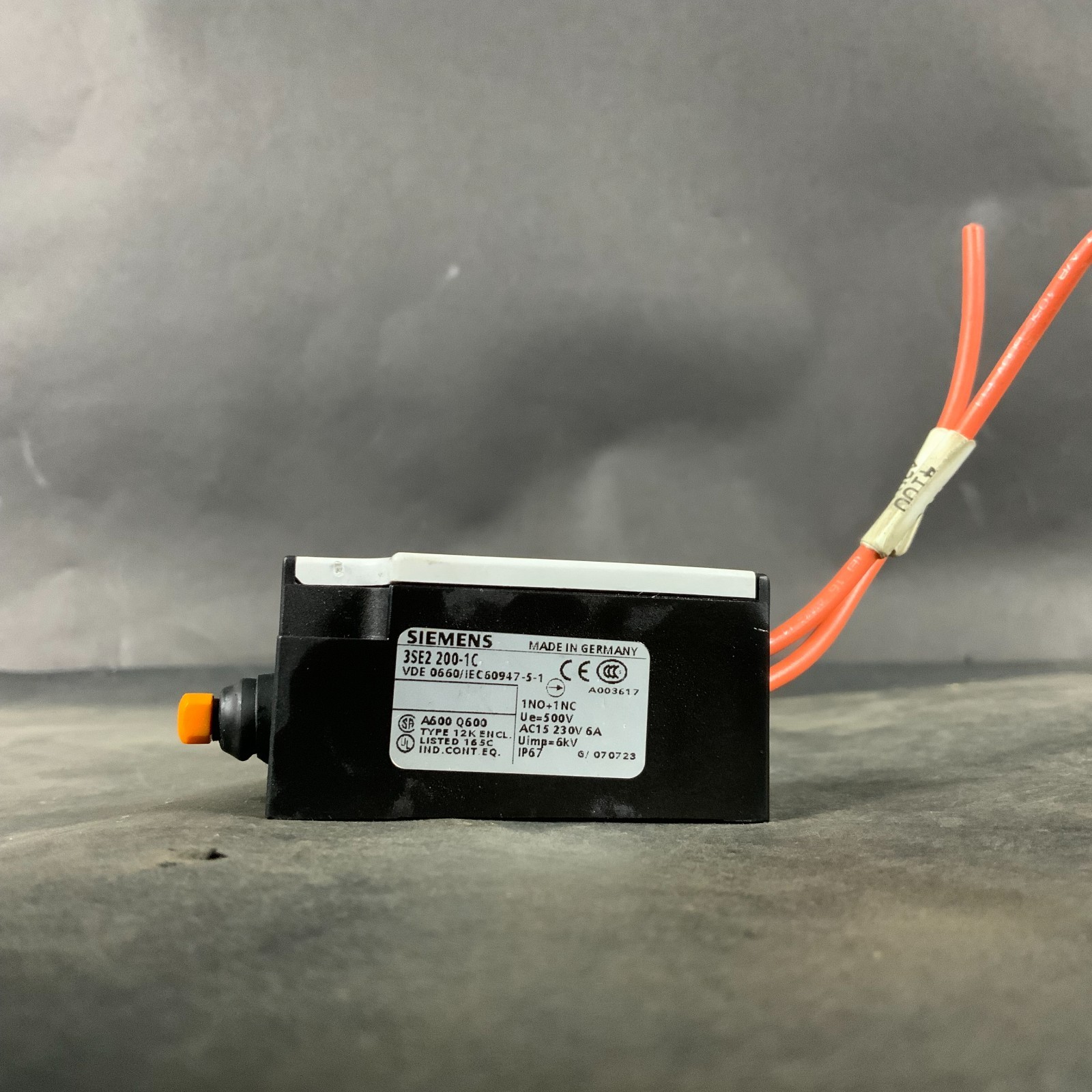 Used SIEMENS 3SE2 200-1C LIMIT SWITCH ($30 OBO)