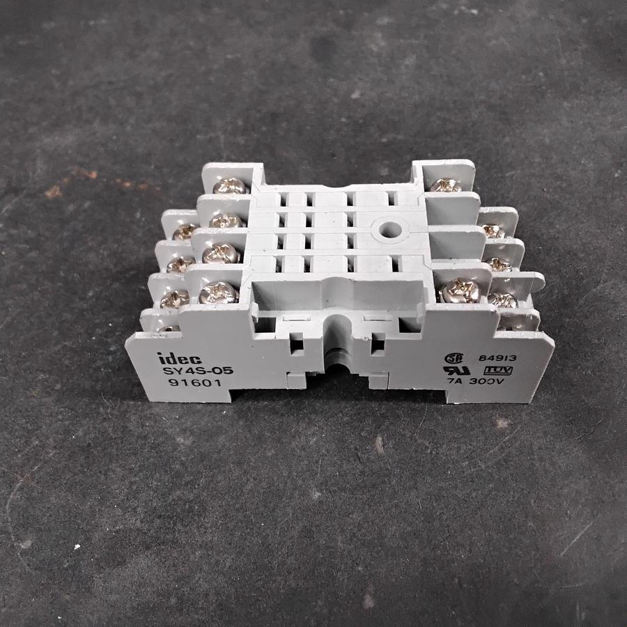Used IDEC SY4S-05 RELAY SOCKET ($5 OBO)