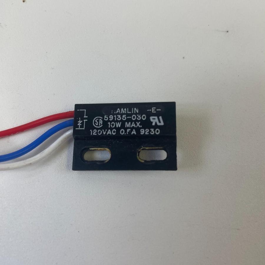 Used HAMLIN 59135-030 10W MAX 120VAC OFA 9230 PROXIMITY SENSOR INDUSTRIAL COMPONENT