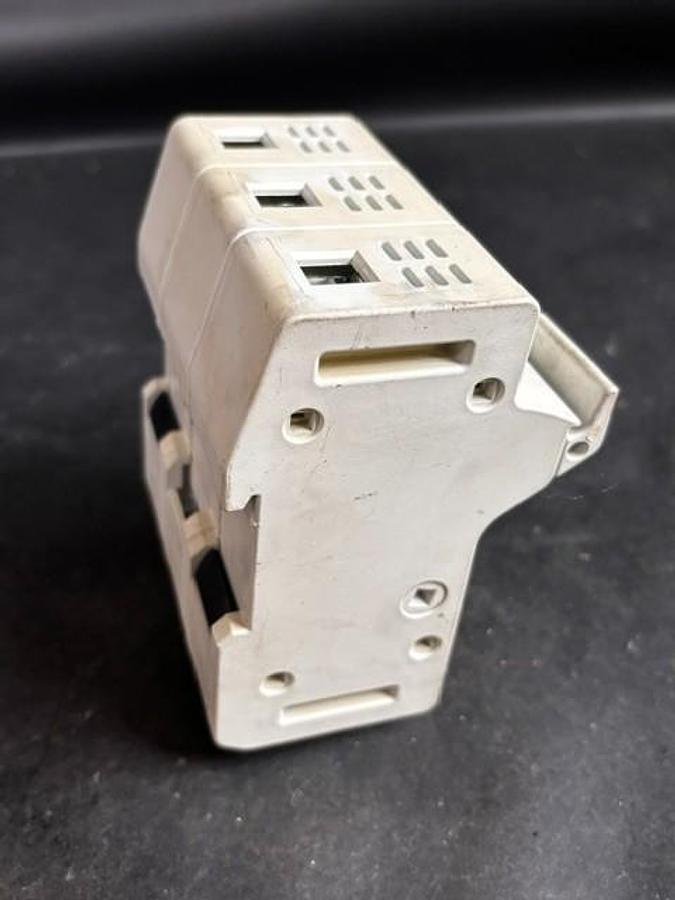 Used FERRAZ SHAWMUT US3J3I FUSE HOLDER ($30 OBO)