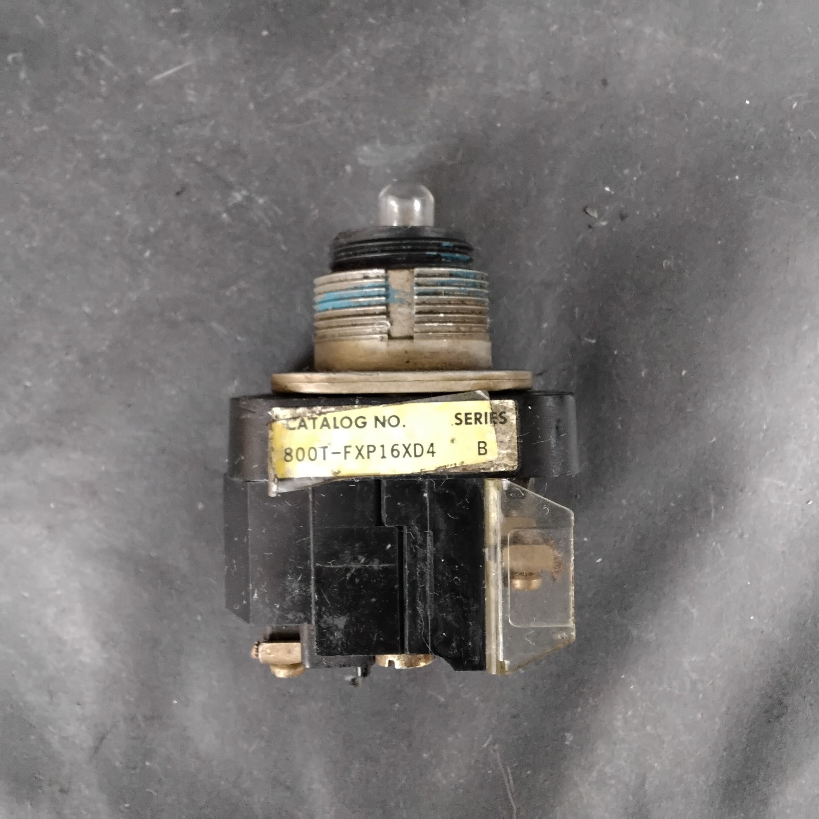 Used ALLEN BRADLEY 800T-FXP16XD4 PUSH BUTTON SWITCH ($16 OBO)
