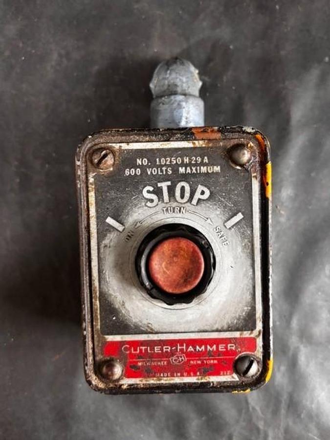 Used CUTLER-HAMMER 10250H29A PUSHBUTTON STATION
