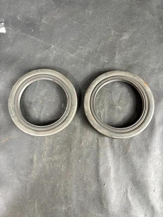 Used CHICAGO RAWHIDE 27471 OIL SEAL - GROUP OF 2