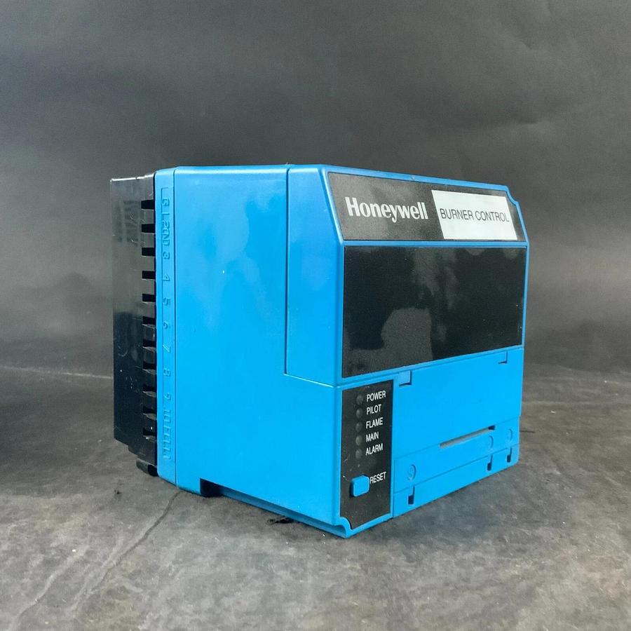 Used HONEYWELL RM7885A1015 RELAY MODULE ($580 OBO)