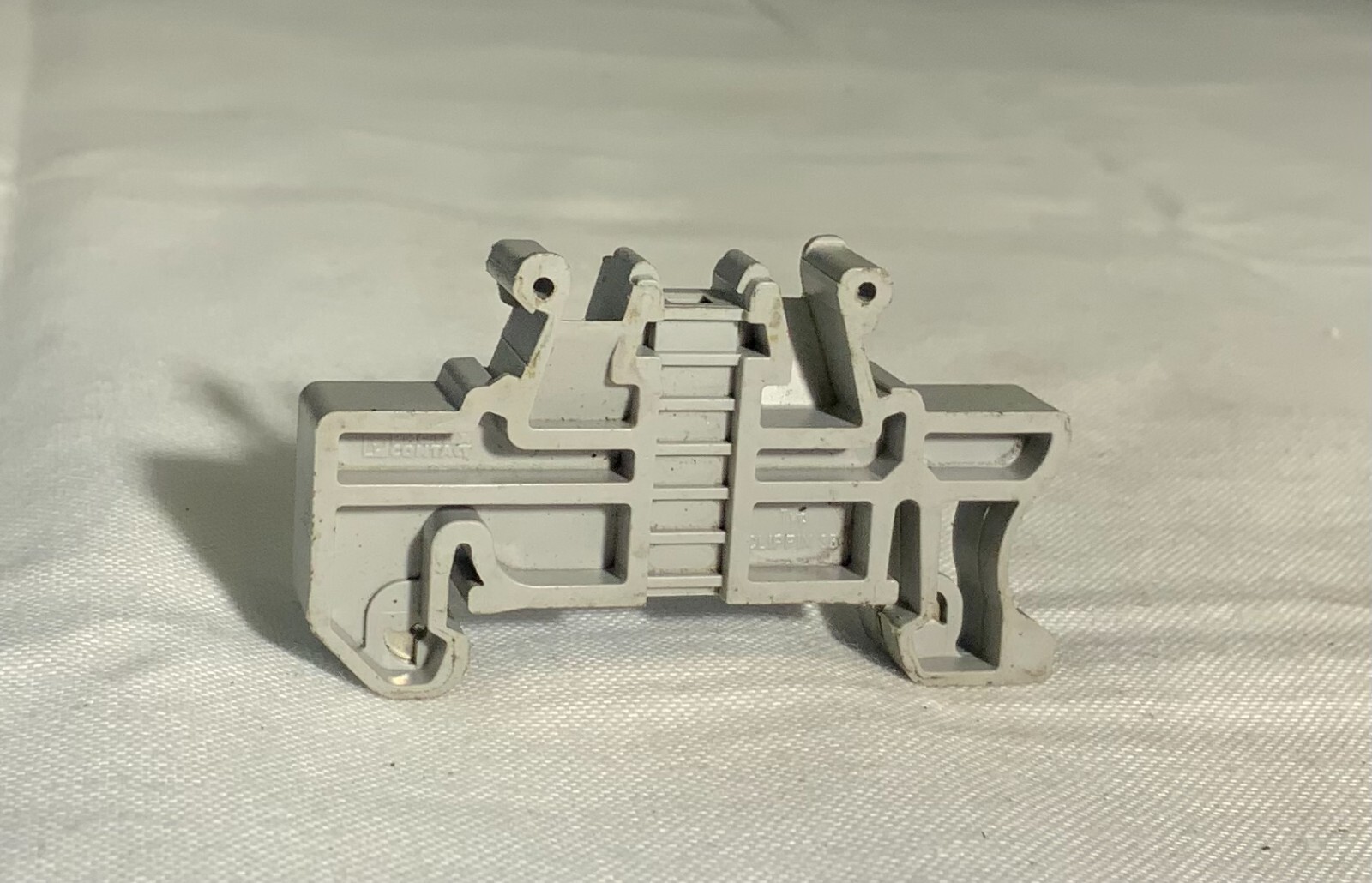 Used PHOENIX CONTACT CLIPFIX 35 ($1/EACH OBO)