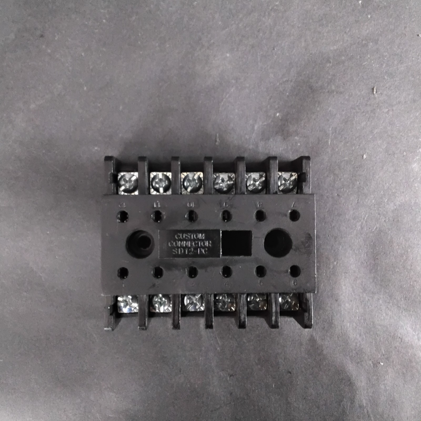 Used CUSTOM CONNECTOR  SD12-PC 12 RELAY SOCKET ($4.50 OBO)