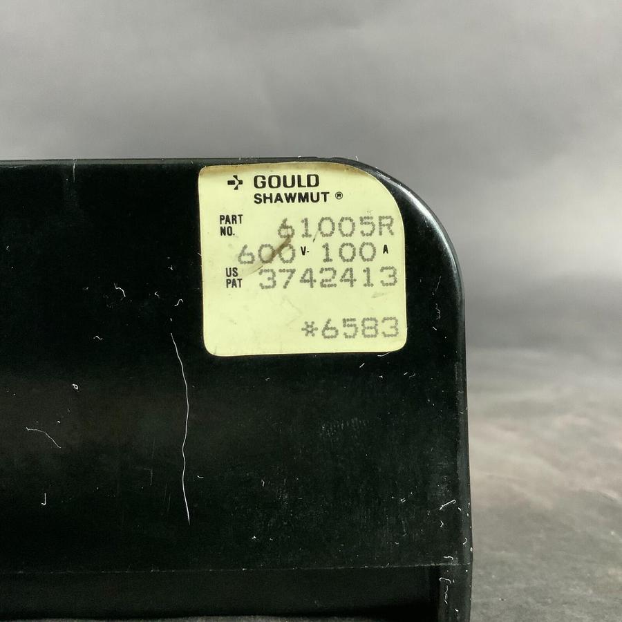 Used FERRAZ SHAWMUT 61005R FUSE BLOCK ($13 OBO)