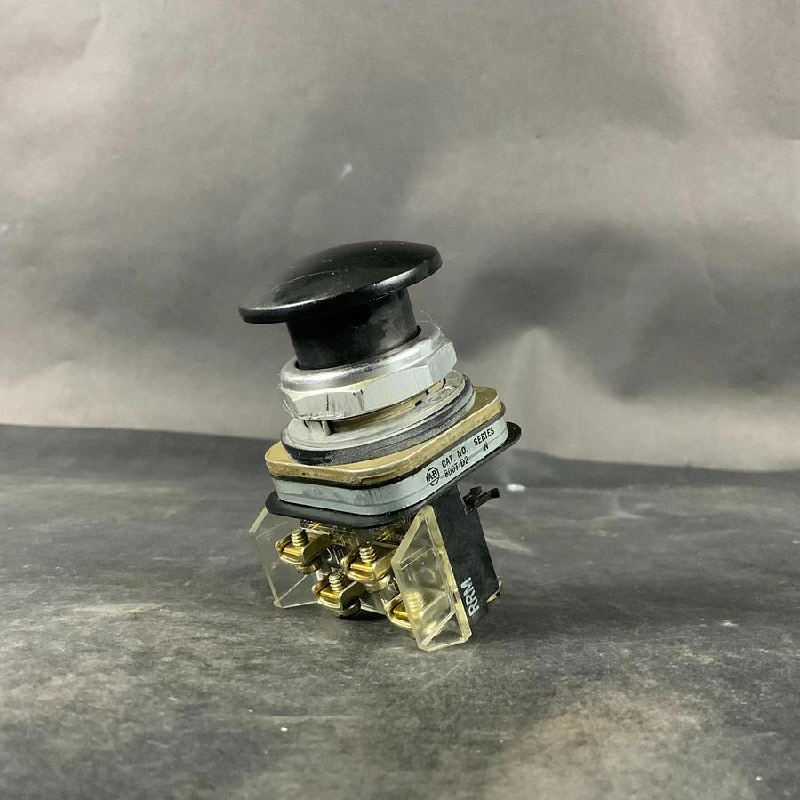 Used ALLEN BRADLEY 800T-D2 SERIES N BLACK PUSH BUTTON ($25 OBO)