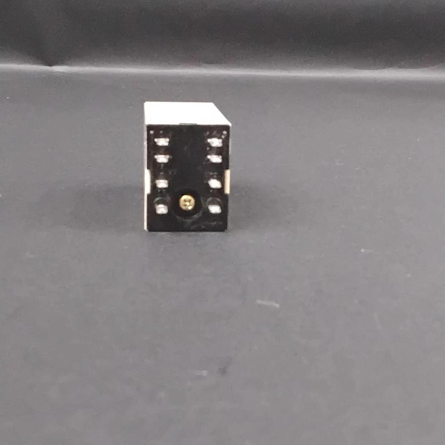 Used OMRON H3Y-2- ON DELAY TIMER 250 VAC($15 OBO)