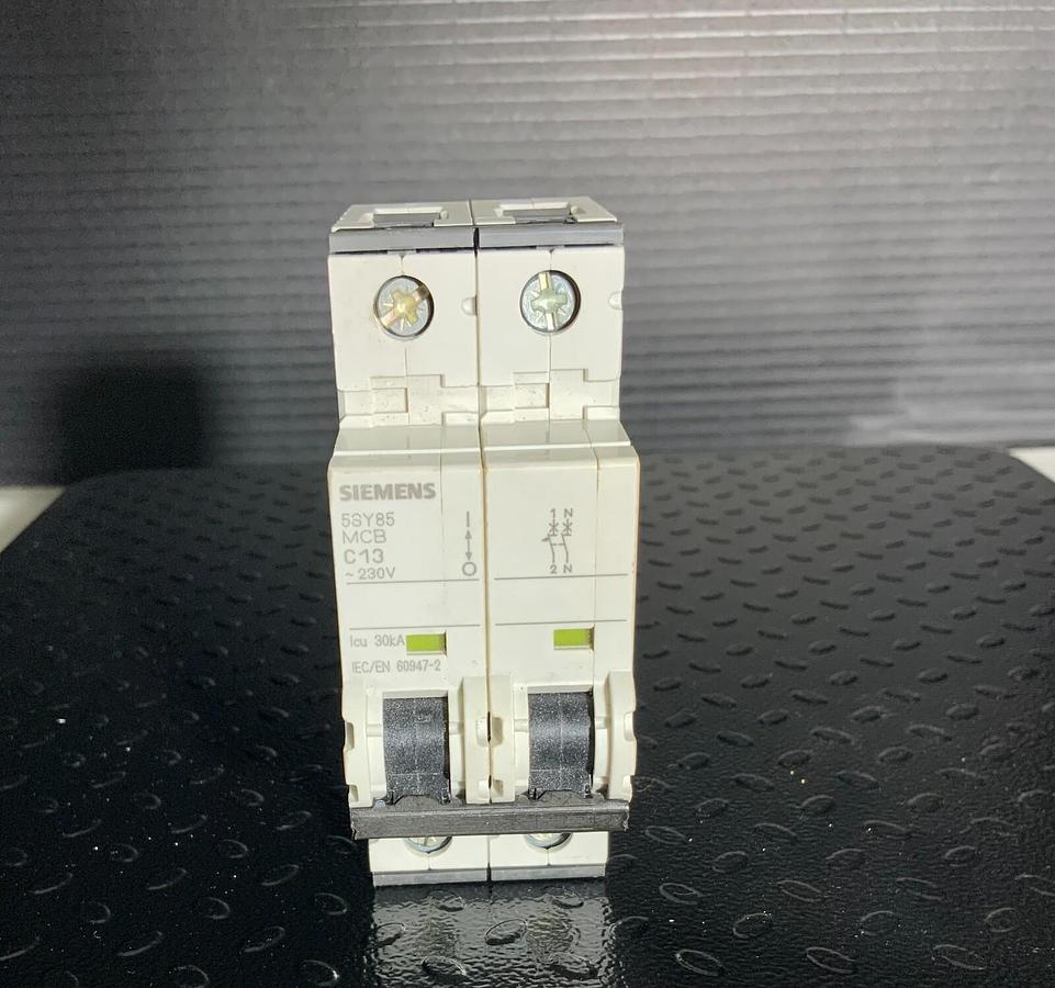 Used SIEMENS 5SY8513-7 ($109.79/EACH OBO)