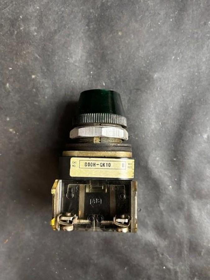 Used ALLEN BRADLEY 800H-QK10 SERIES B GREEN PILOT LIGHT ($15 OBO)