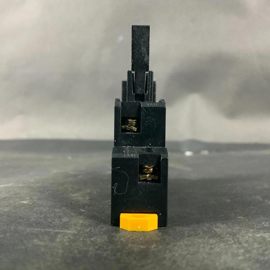 Used ALLEN BRADLEY 700-HN122 SERIES A RELAY SOCKET ($8 OBO)