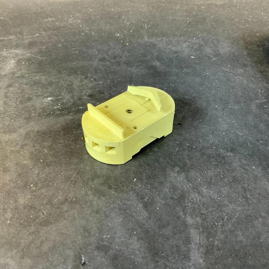 Used SCHRACK 10A 380V 8 POLE RELAY SOCKET ($4 OBO)