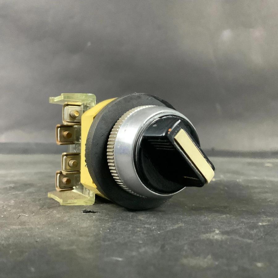 Used ALLEN BRADLEY 800T-H2 SERIES F SELECTOR SWITCH ($20 OBO)