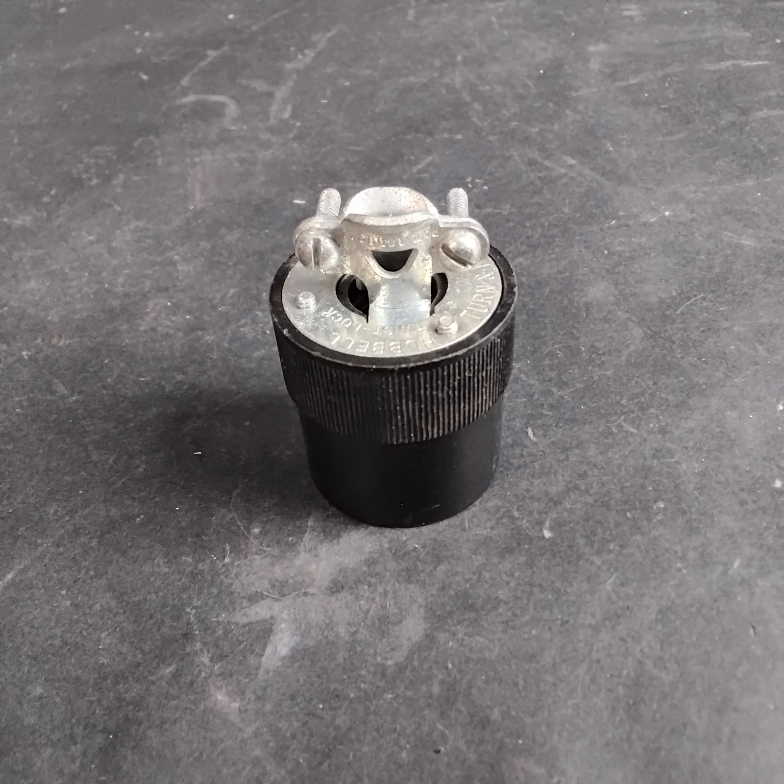 Used HUBBELL TWIST LOCK CONNECTOR BODY ($9 OBO)