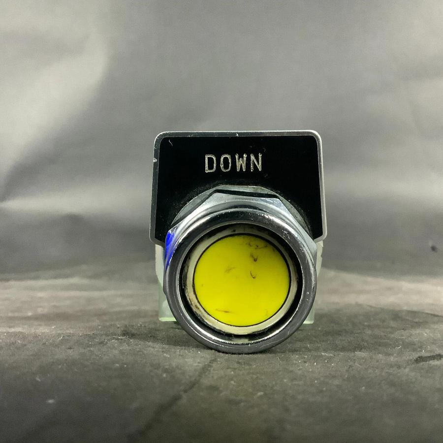 Used SQUARE D DOWN PUSHBUTTON W/ KA2&KA3 CONTACT BLOCK ($15 OBO)