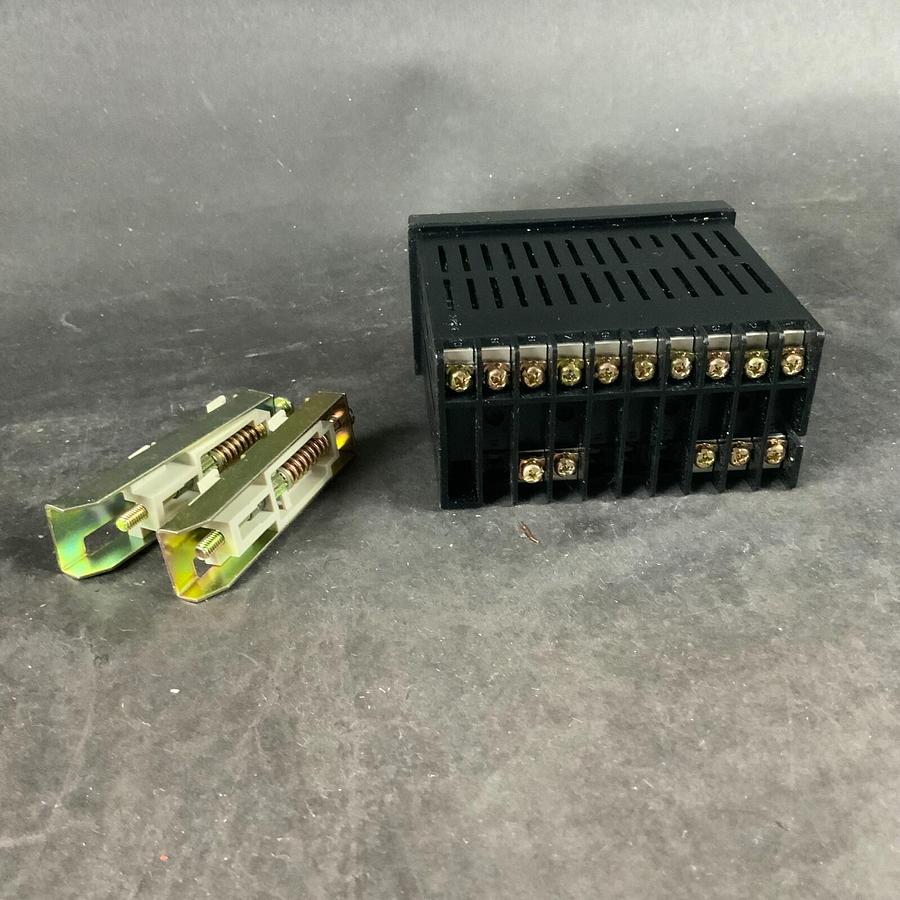 Used OMRON E5EN-C3MTC-500 TEMPERATURE CONTROLLER ($50 OBO)