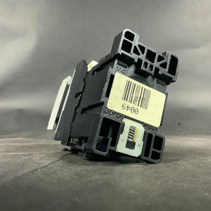 Used ALLEN BRADLEY 100-A09ND3 CONTACTOR W/ AUX CONTACT ($20 OBO)