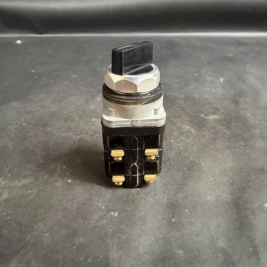 Used TOKYO ELECTRIC SS-42-11 SELECTOR SWITCH ($22 OBO)