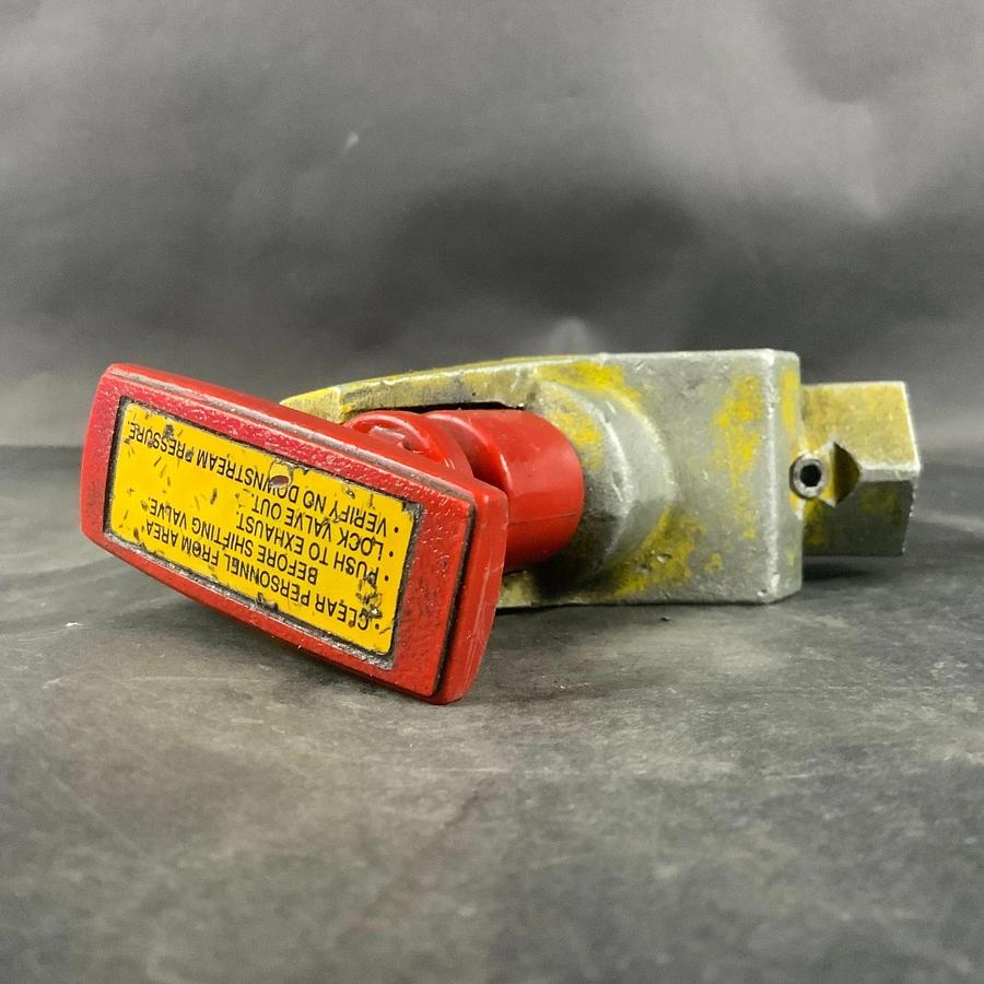 Used ROSS CONTROLS Y1523C4002 MANUAL LOCKOUT VALVE ($45 OBO)