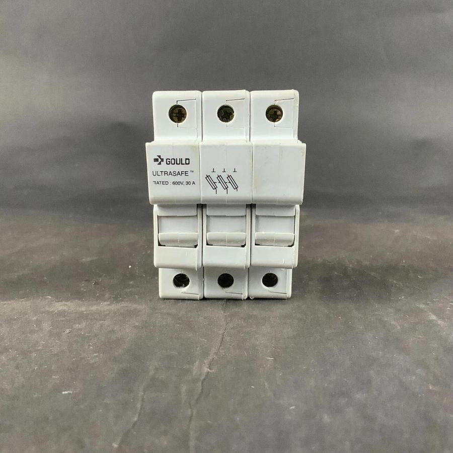 Used FERRAZ SHAWMUT USM3 FUSE HOLDER ($10 OBO)