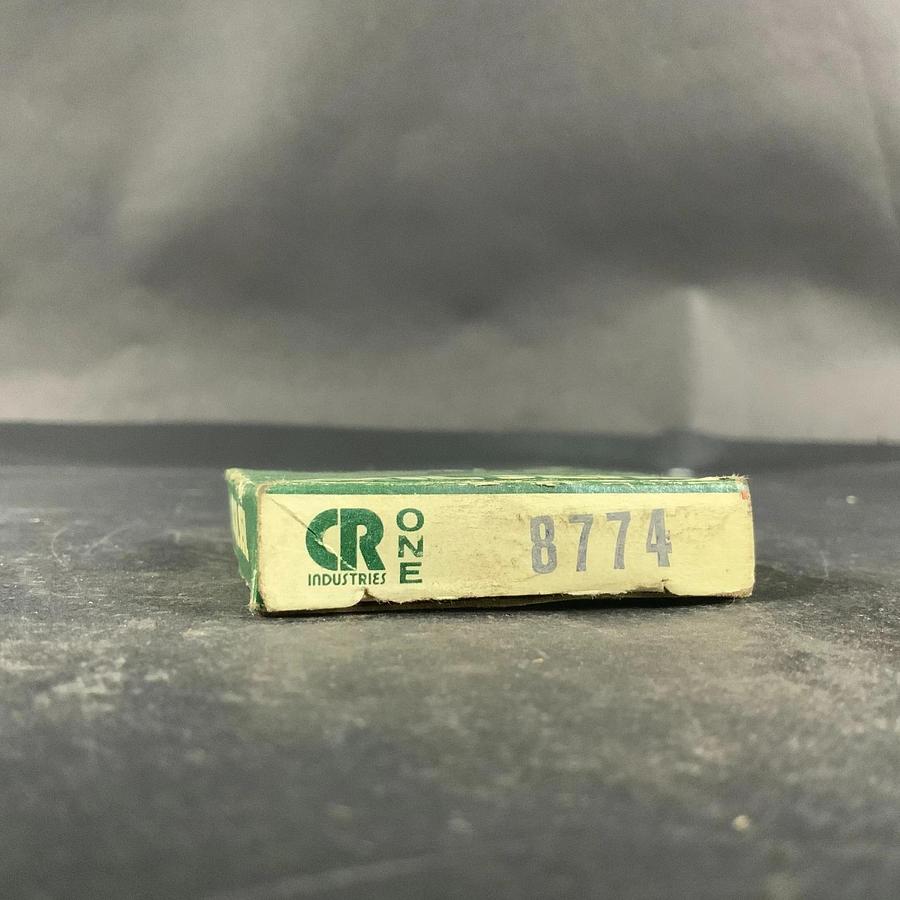 CR INDUSTRIES 8774 OIL SEAL ($10 OBO)