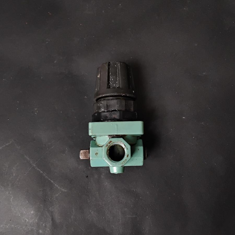 Used WILKERSON R00-02-000 PNEUMATIC REGULATOR ($9.50 OBO)