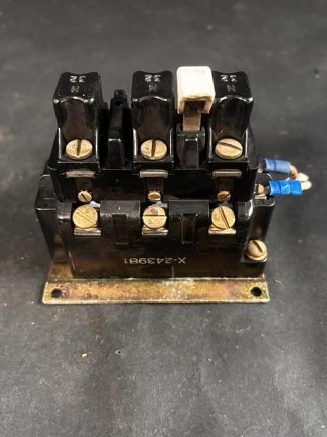 Used ALLEN BRADLEY X-243981 OVERLOAD RELAY