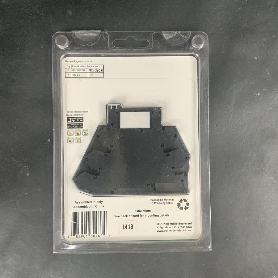 SCHNEIDER RSLZRA1 SPDT SLIM RELAY & SOCKET ($10 OBO)