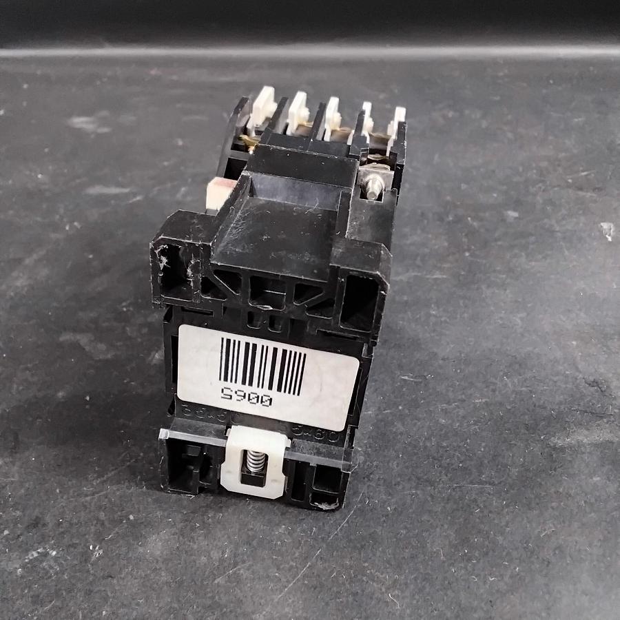Used ALLEN BRADLEY 100-A12ND3 MAGNETIC CONTACTOR W/ 195-FA22 CONTACT BLOCK ($40 OBO)