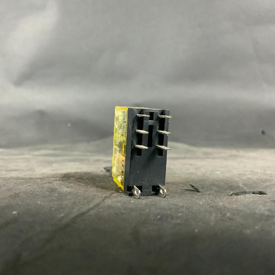 Used IDEC RJ2S-CLD-D24 PLUG IN TERMINAL ($12 OBO)