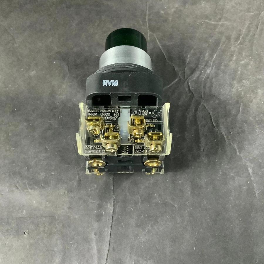 Used ALLEN BRADLEY 800T-QT10 GREEN PUSHBUTTON ($10 OBO)
