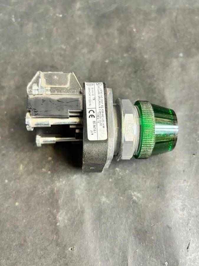 Used ALLEN BRADLEY 800T-QH10G SERIES T GREEN PILOT LIGHT