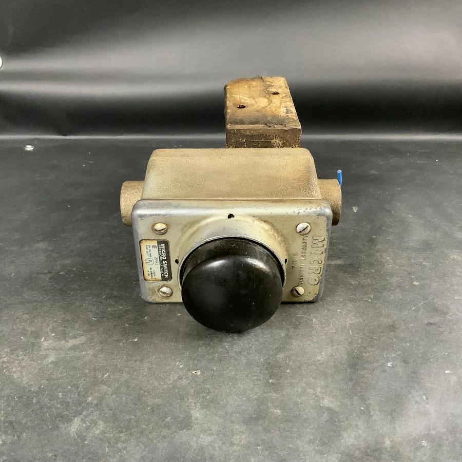 Used HONEYWELL 2PH1 MICRO SWITCH PUSHBUTTON ($90 OBO)