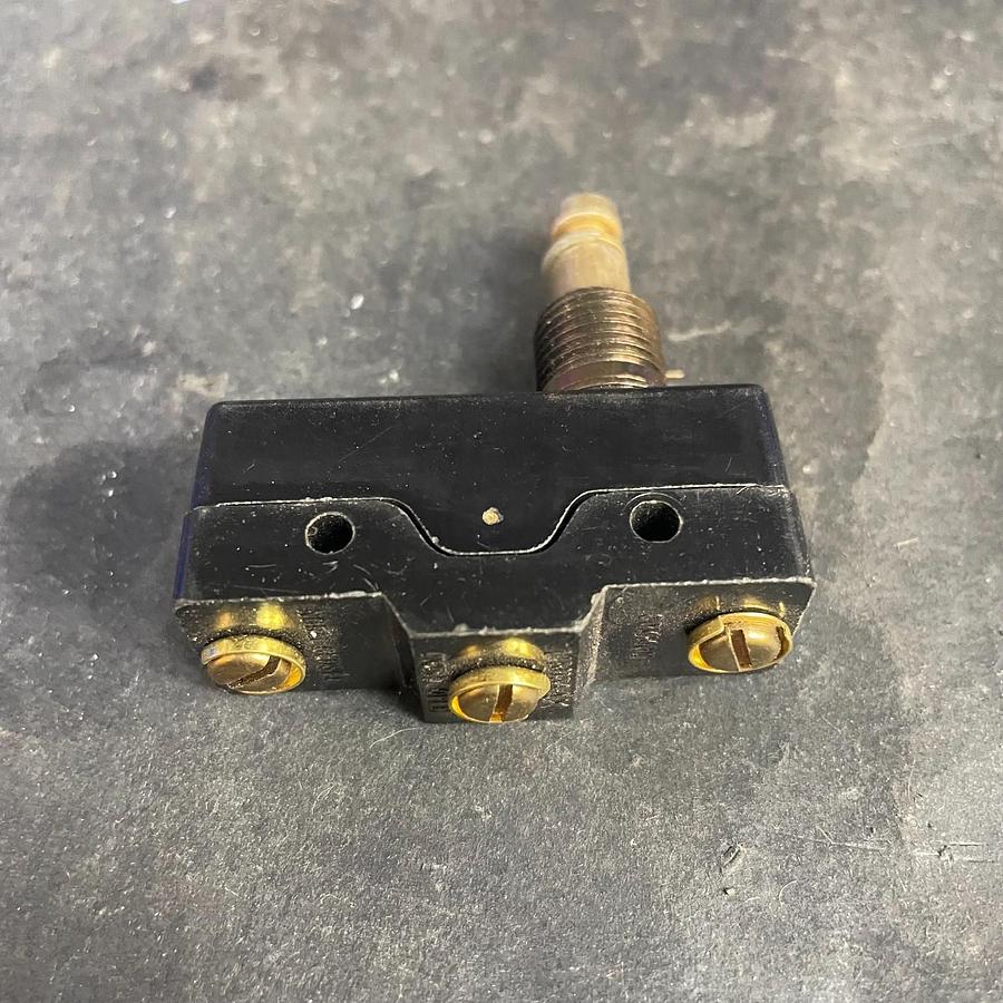 Used UNIMAX 2HBJ52-5 MICRO SWITCH