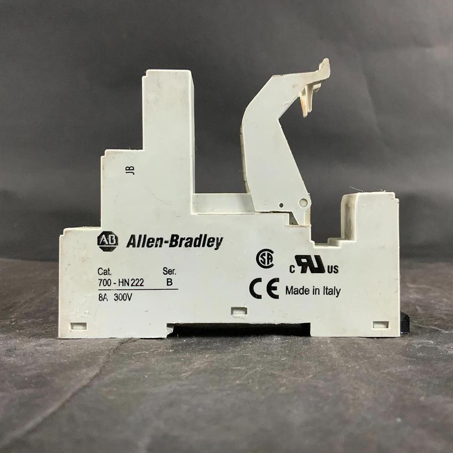 Used ALLEN BRADLEY 700-HN22 SCREW TERMINAL SOCKET ($10 OBO)