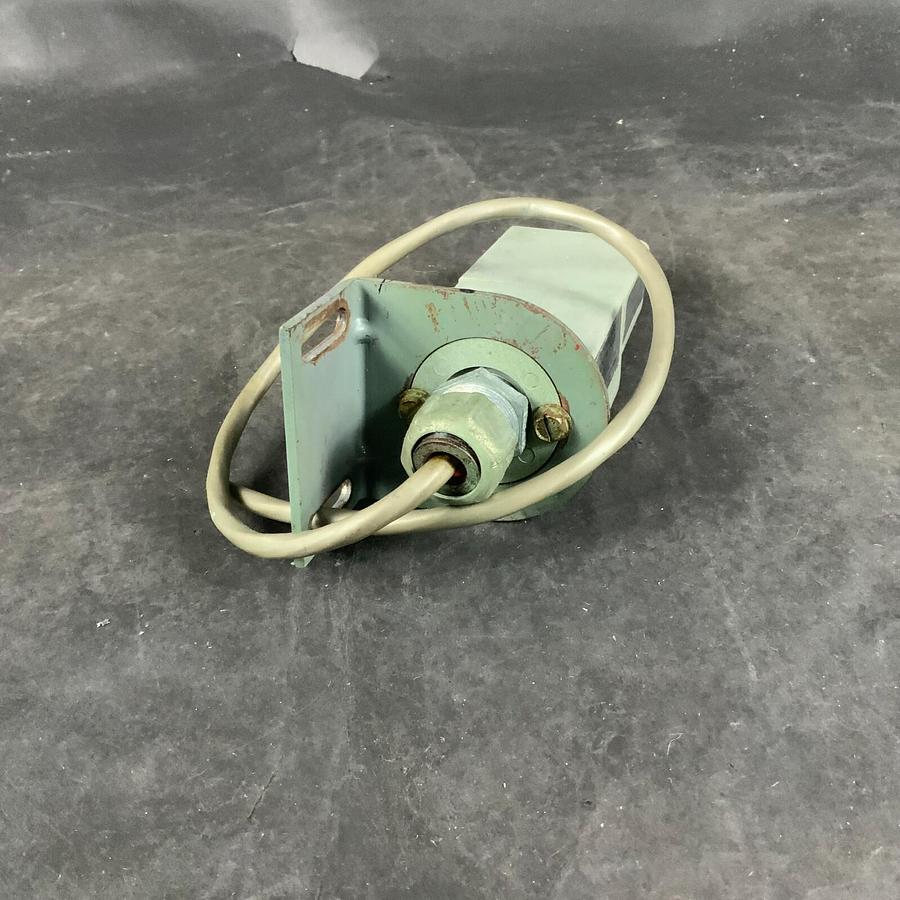 Used ECA 42MTB-5001 POWER BASE + 42MBS-5100 PHOTOELECTRIC SWITCH ($50 OBO)