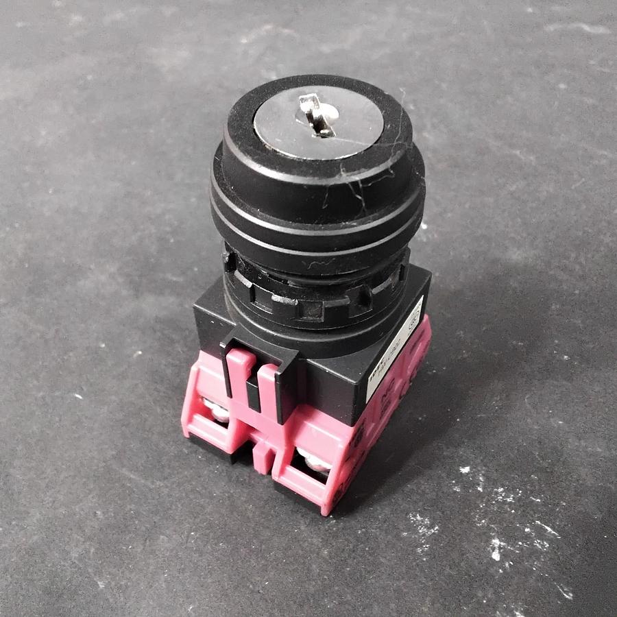 Used IDEC HW-CB02 CONTACT BLOCK ($6 OBO)