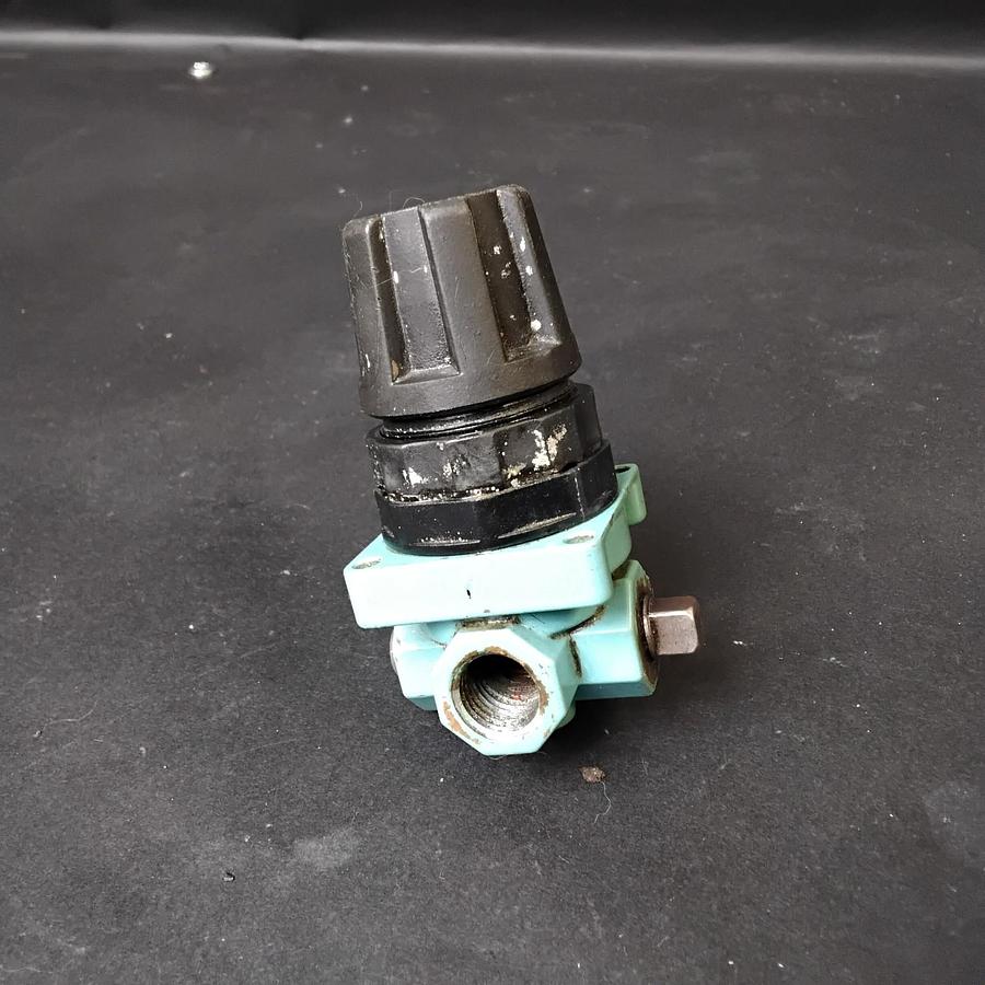 Used WILKERSON R00-02-000 PNEUMATIC REGULATOR ($9.50 OBO)