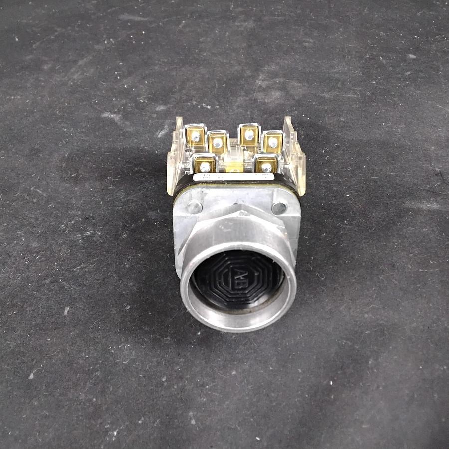 Used ALLEN BRADLEY 800T-A2 SERIES T PUSHBUTTON SWITCH ($15 OBO)