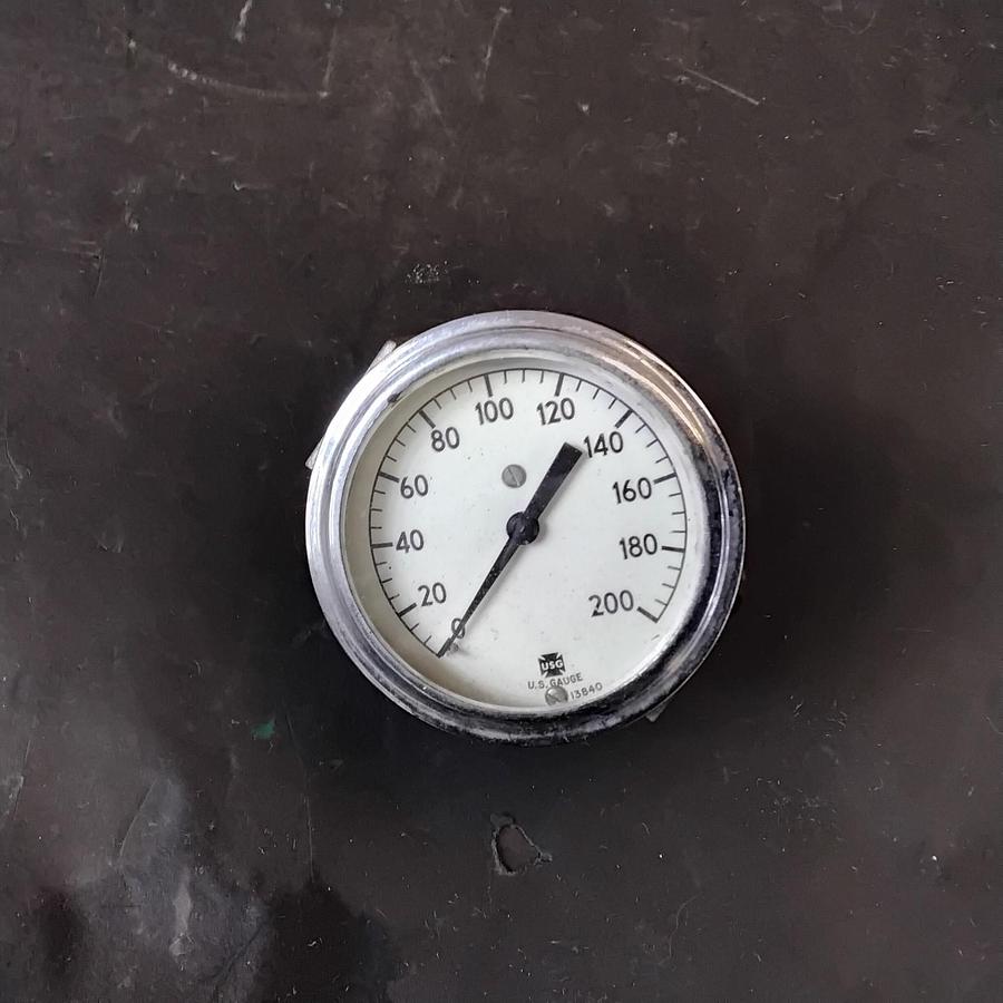 Used US GAUGE 200 PSI PRESSURE GAUGE ($16 OBO)