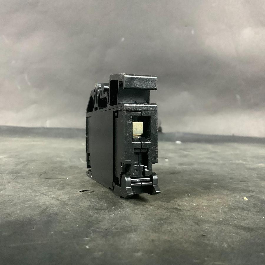 Used ALLEN BRADLEY 1492-WFB10 FUSE TERMINAL BLOCK ($4 OBO)