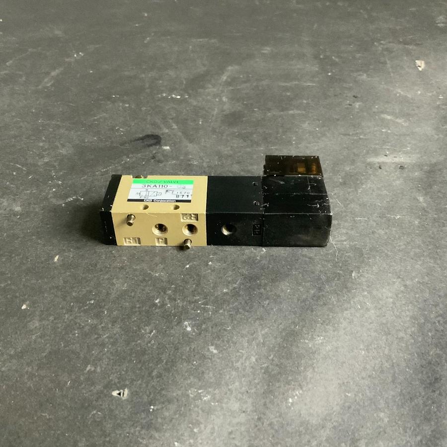 Used CKD 3KA110-C3 PNEUMATIC VALVE ($25 OBO)