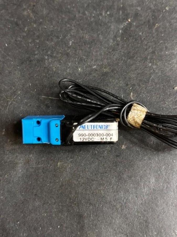 Used PNEUTRONICS 990-000300-004 SOLENOID VALVE ($6 OBO)